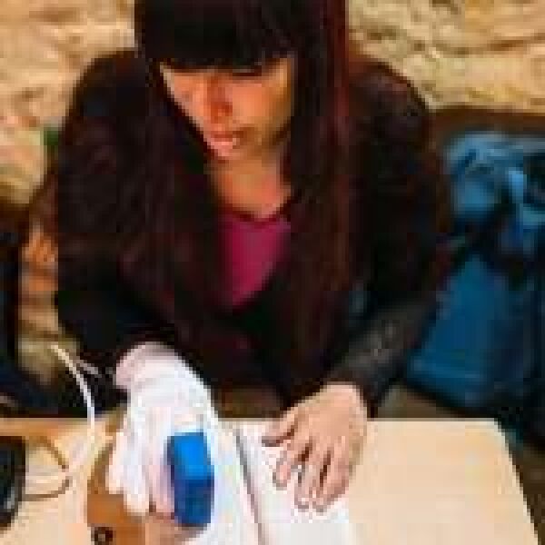 GlovEye: vakoknak segít az okoskesztyű
