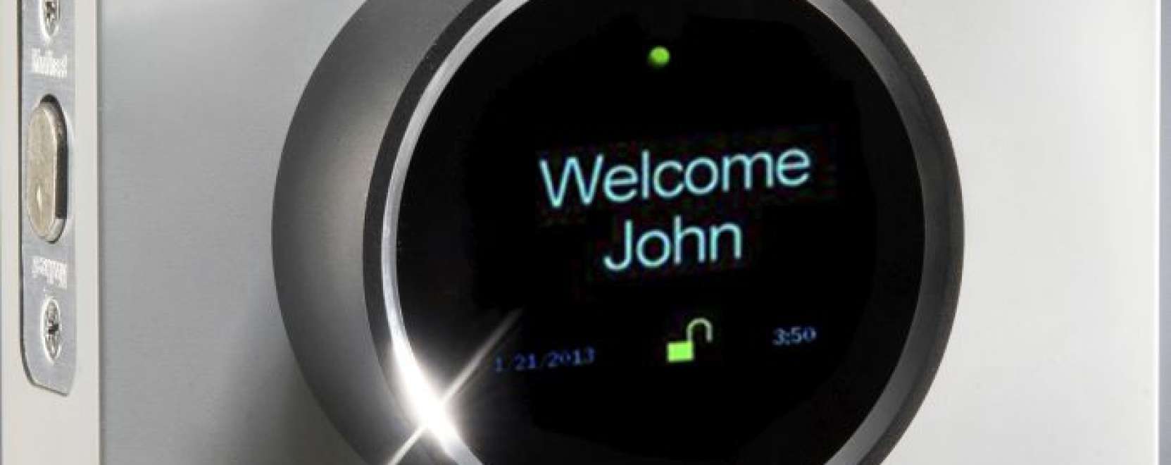 Intelligens z&aacute;rral tegye biztons&aacute;goss&aacute; otthon&aacute;t