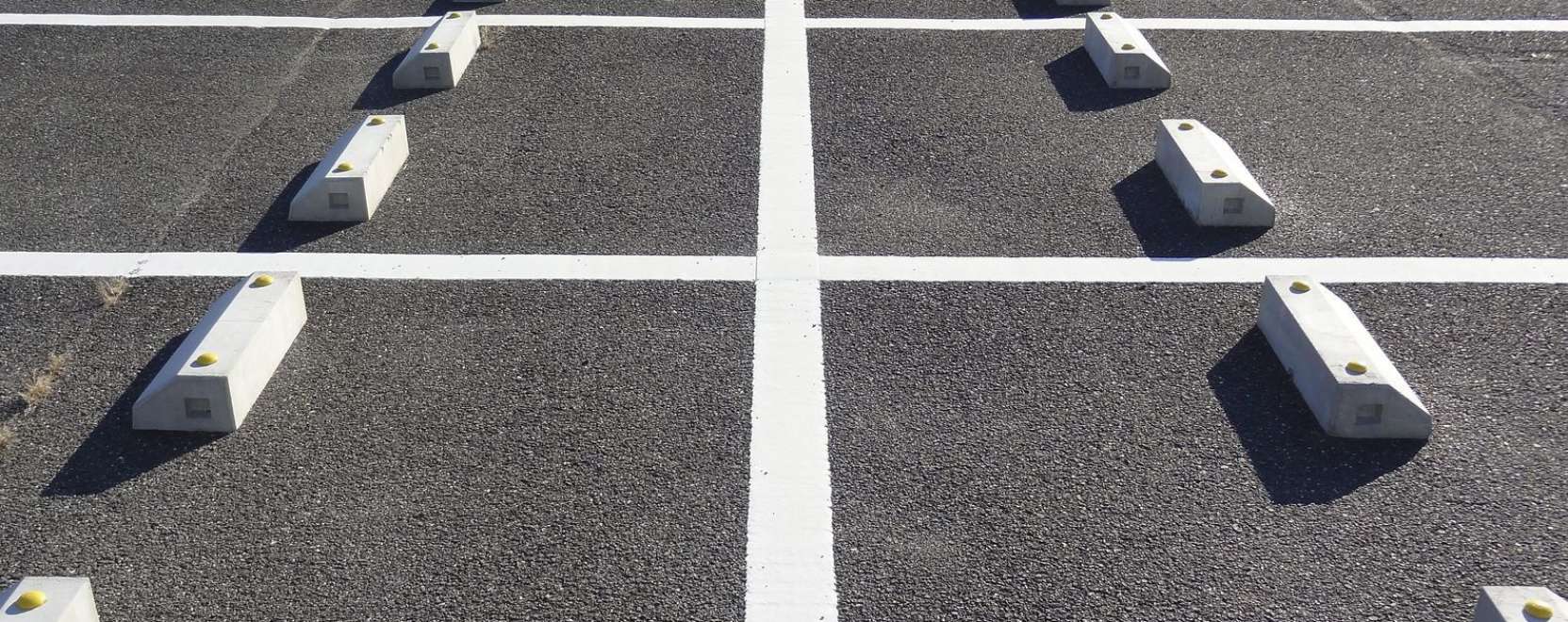 A parkol&oacute; &eacute;rtes&iacute;theti az aut&oacute;st, ha felszabadul egy hely