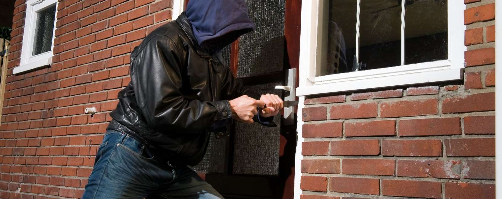 Otthoni automatiz&aacute;l&aacute;s a bet&ouml;r&eacute;sek ellen