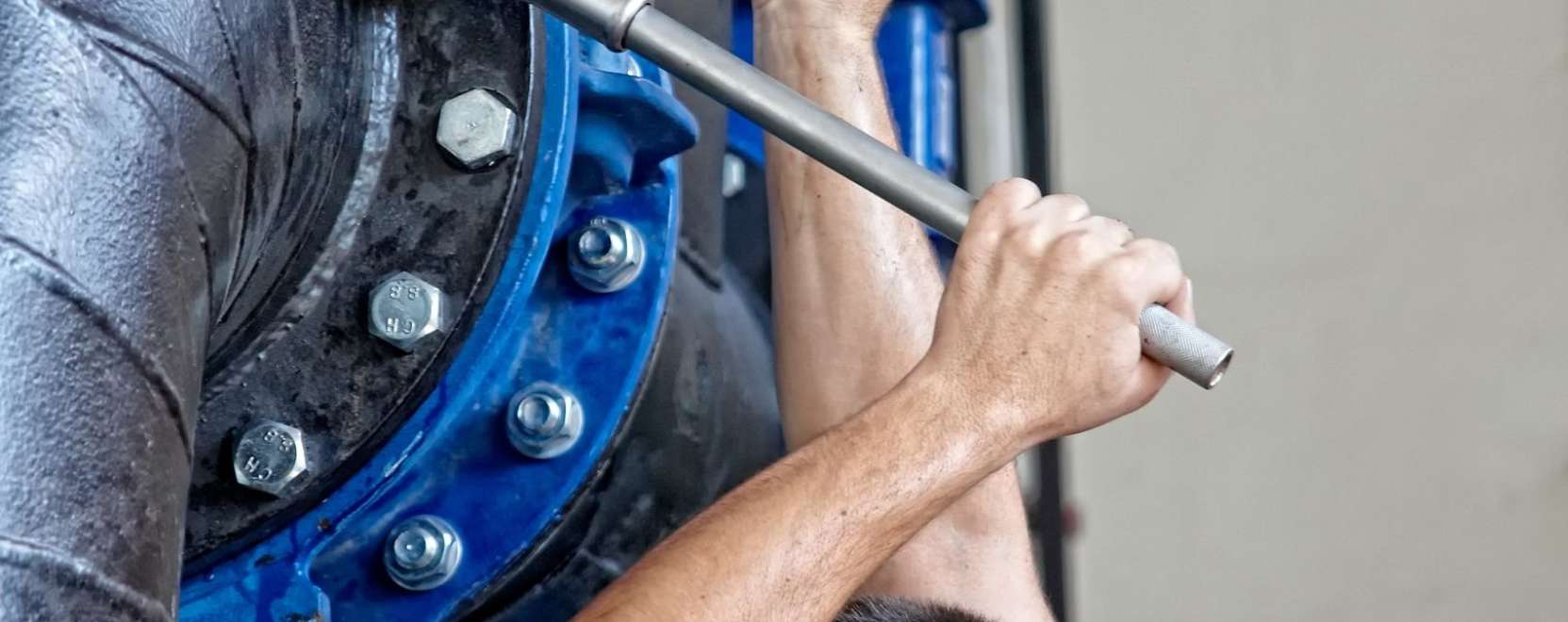 Vegye &aacute;t az ir&aacute;ny&iacute;t&aacute;st a gy&aacute;rt&aacute;s felett!