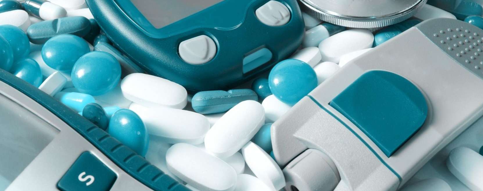 V&eacute;rcukorm&eacute;r&eacute;s tű &eacute;s sz&uacute;r&aacute;s n&eacute;lk&uuml;l