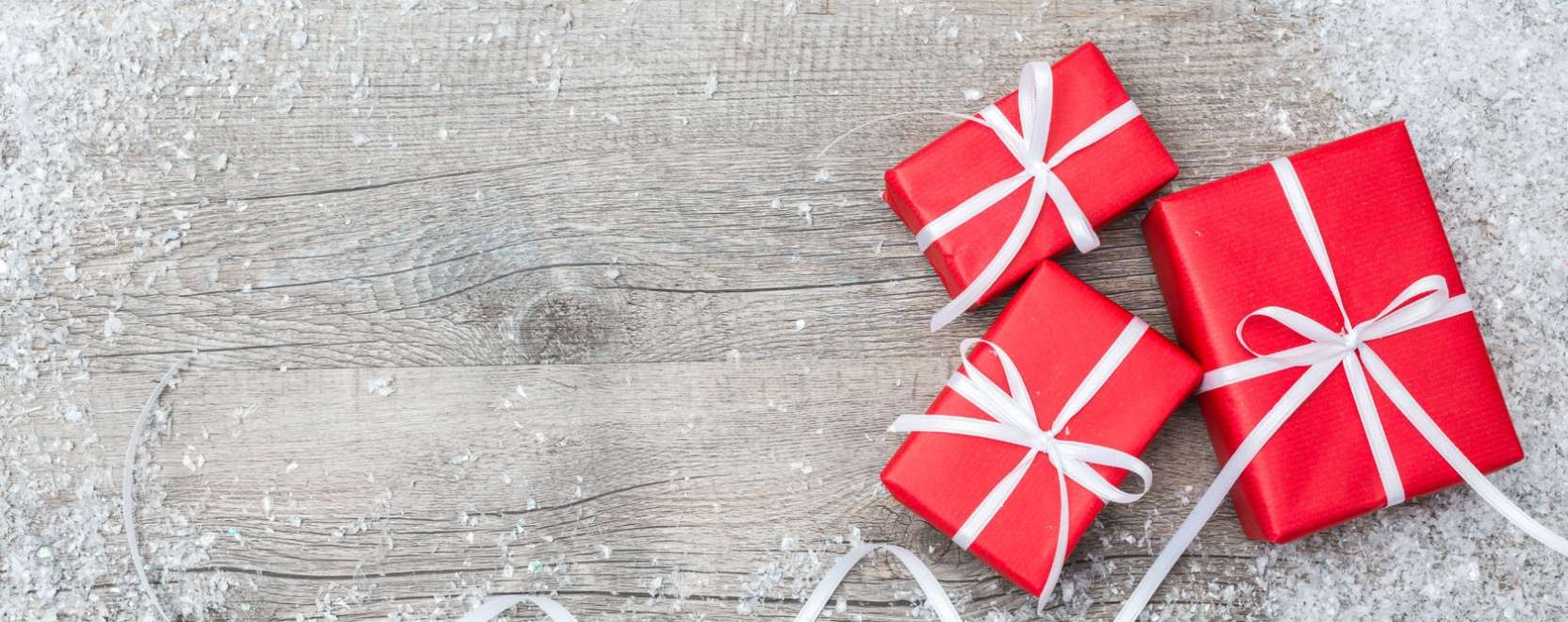 A sv&eacute;dekn&eacute;l m&aacute;r az aj&aacute;nd&eacute;kokat is robot csomagolja 