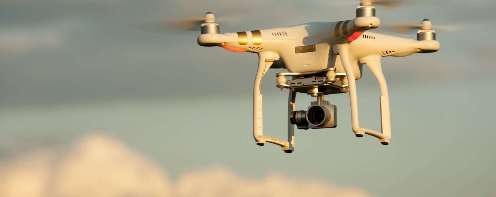 Dr&oacute;nok buktatj&aacute;k le a csemp&eacute;szeket