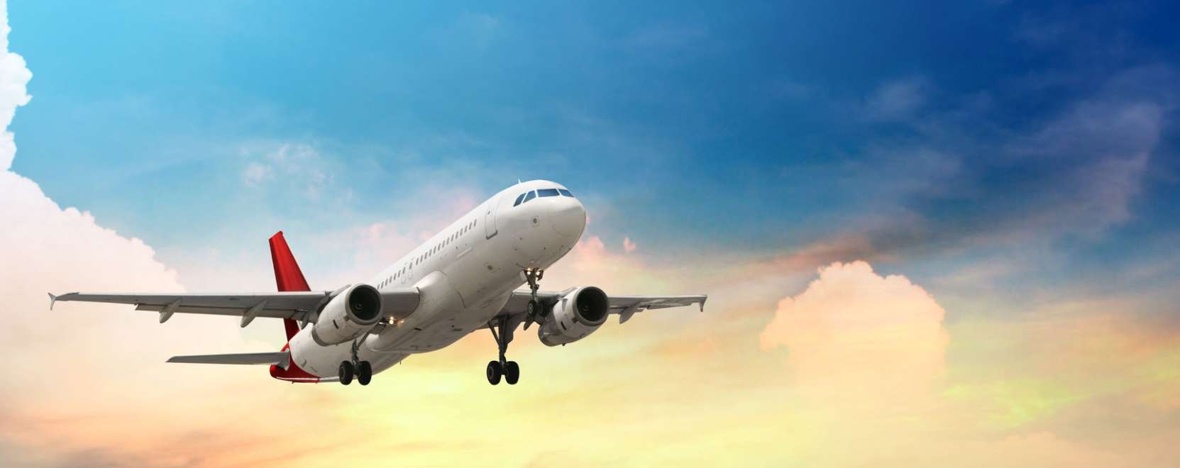 Rept&eacute;ri jelad&oacute;k cs&aacute;b&iacute;tj&aacute;k v&aacute;s&aacute;rl&aacute;sra az utasokat