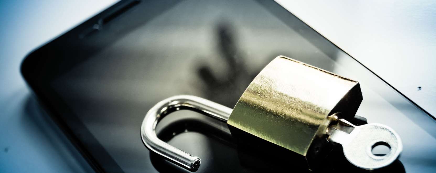 Kock&aacute;zatok az IoT vez&eacute;relte vil&aacute;gban