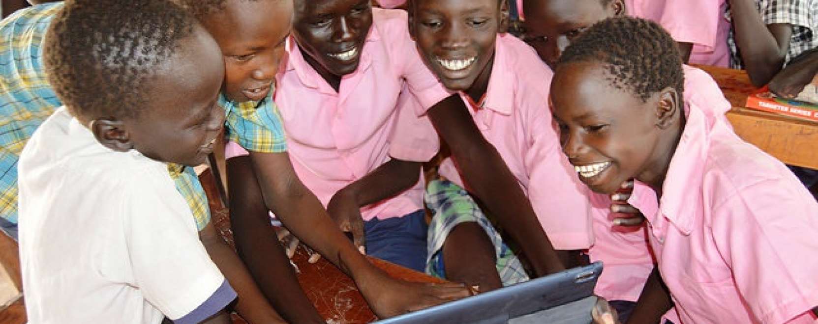 Milli&oacute;k &eacute;let&eacute;t v&aacute;ltoztathatja meg a Vodafone programja