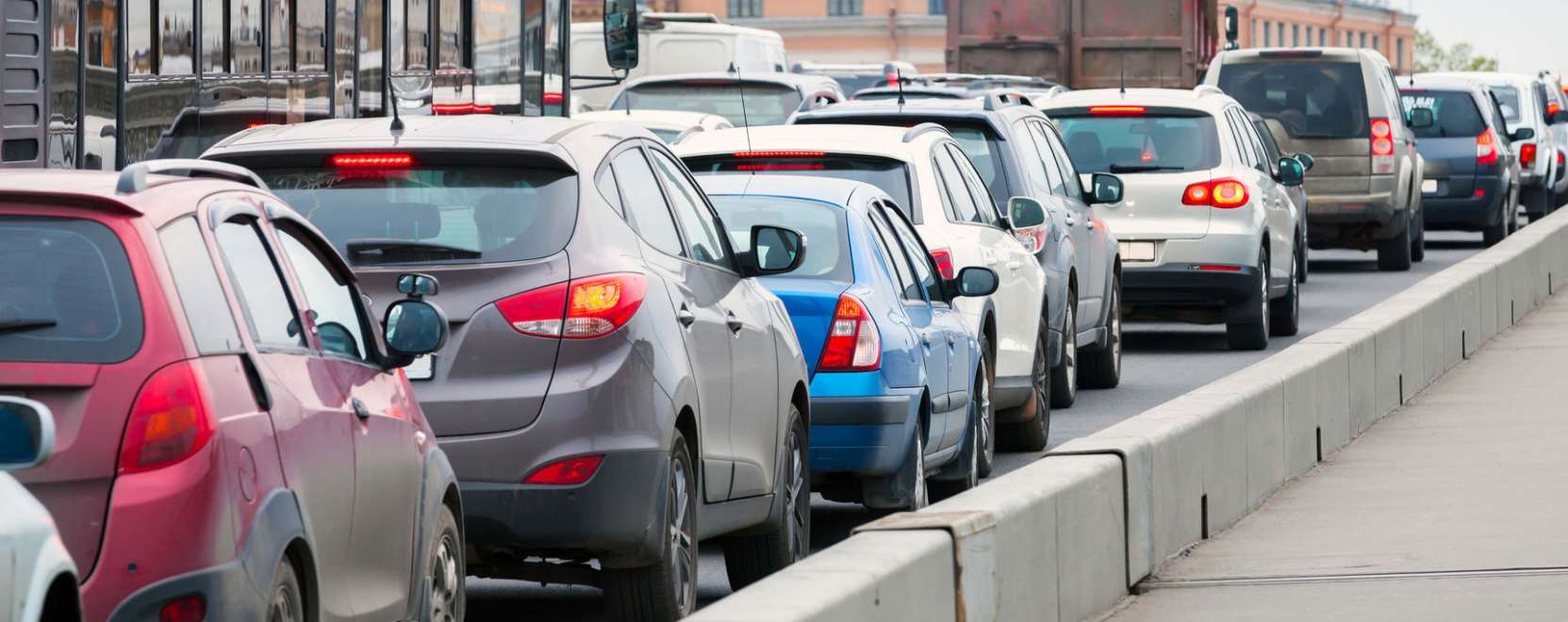 Sokszor feleslegesen &uuml;l dug&oacute;ban a magyar aut&oacute;s