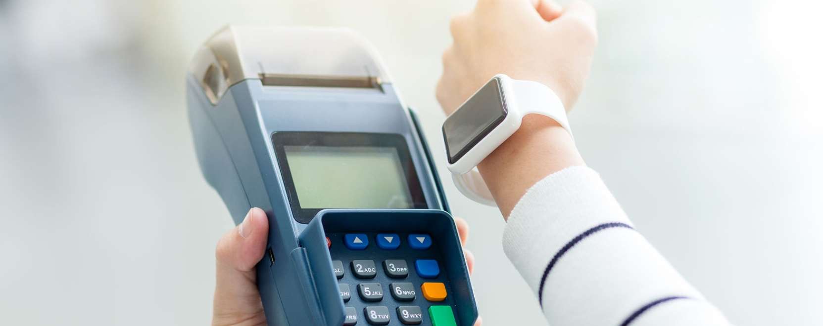 Ticwatch: okosfizet&eacute;s k&iacute;nai m&oacute;dra 