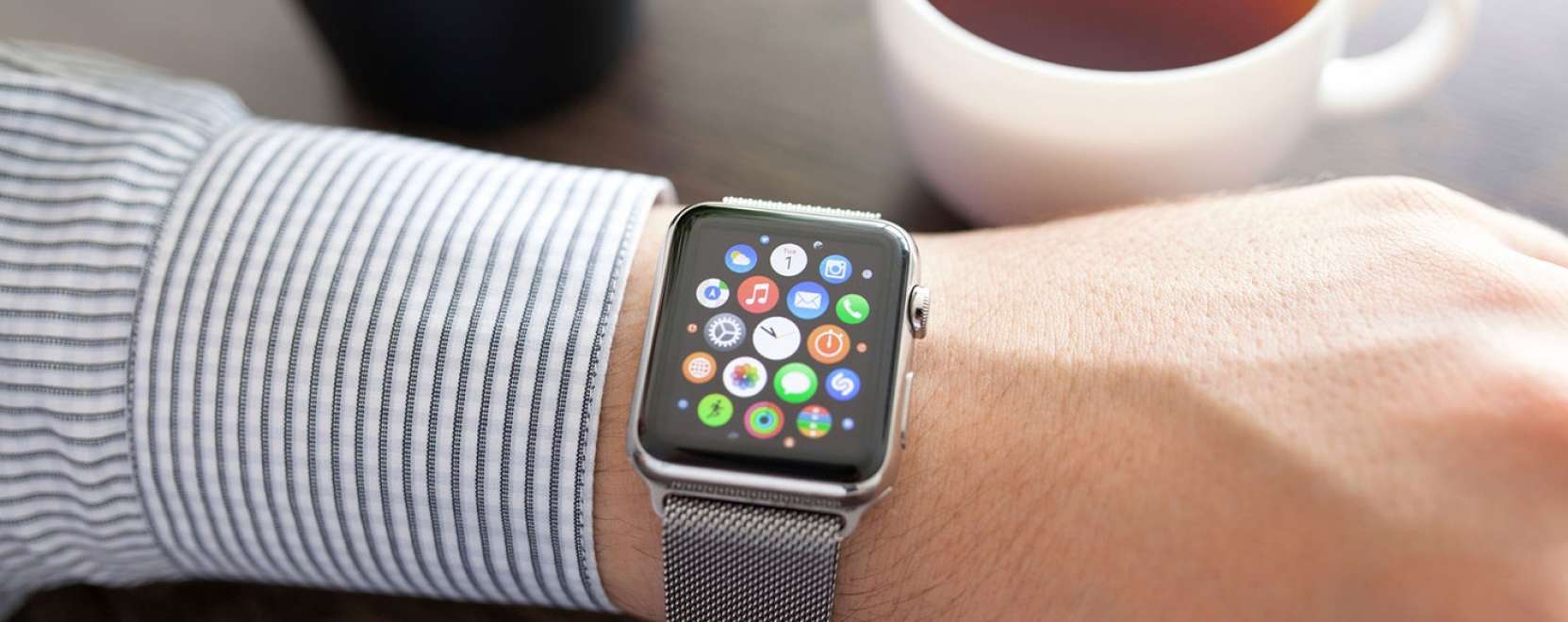 Mi hi&aacute;nyzik az Apple okos&oacute;r&aacute;j&aacute;b&oacute;l?