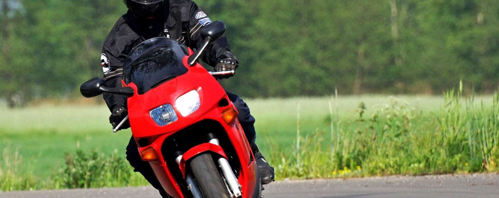 &Eacute;letmentő okost&uuml;k&ouml;r a motorokra