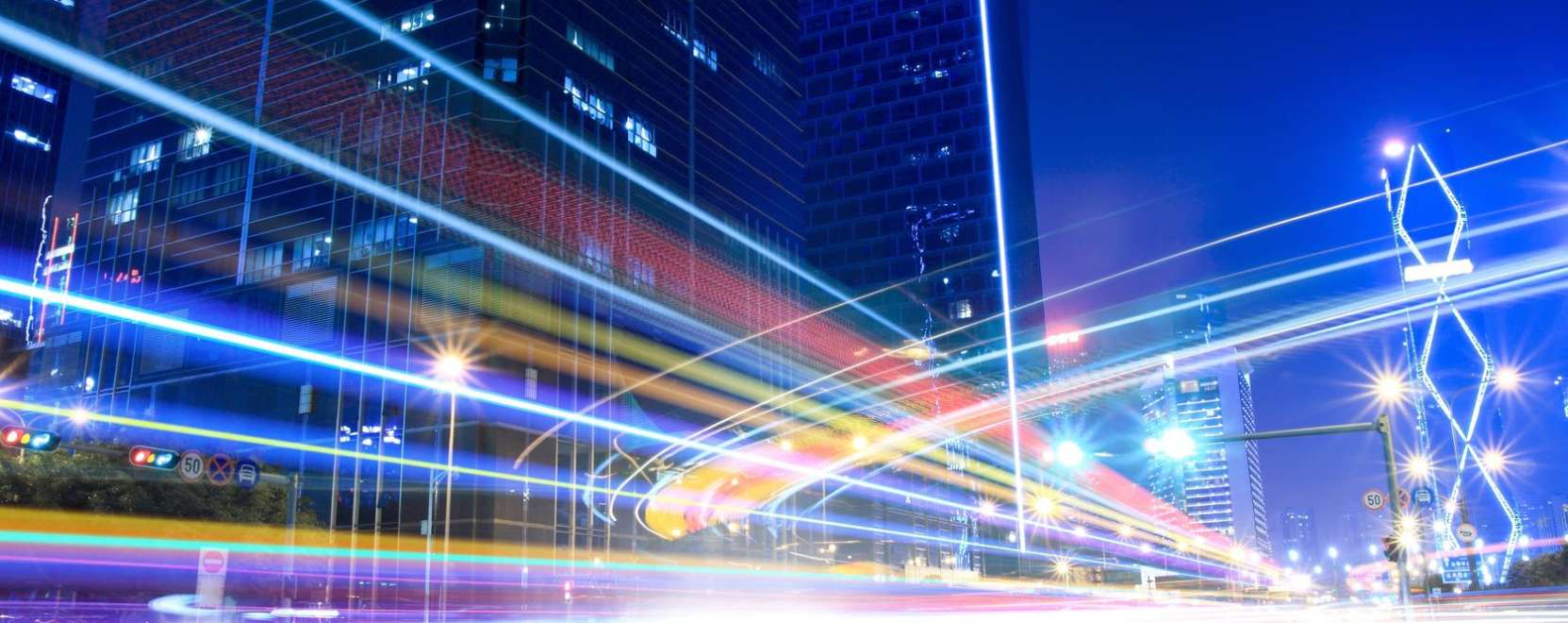 K&iacute;na uralhatja az &bdquo;aut&oacute;k internet&eacute;t&rdquo;