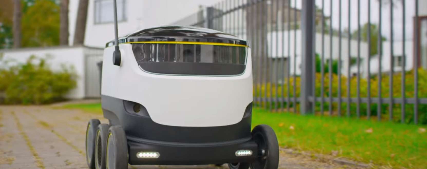 Robot int&eacute;zheti a h&aacute;zhozsz&aacute;ll&iacute;t&aacute;st