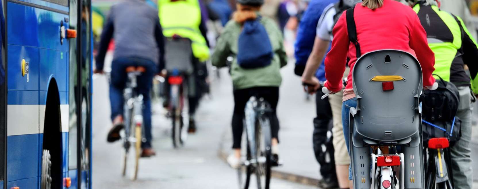 Biciklisbar&aacute;t lesz a sofőr n&eacute;lk&uuml;li aut&oacute;