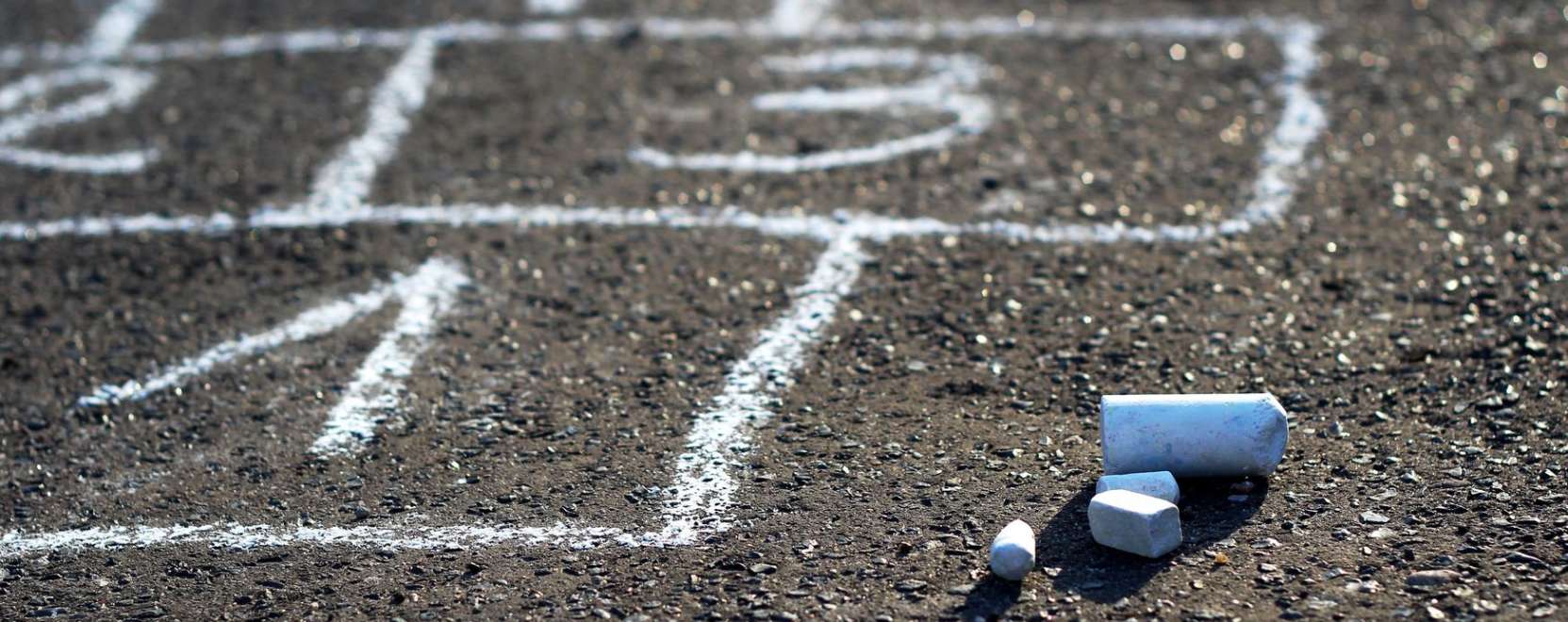 Ugr&oacute;iskol&aacute;t rajzol a gyerekzseni robotja