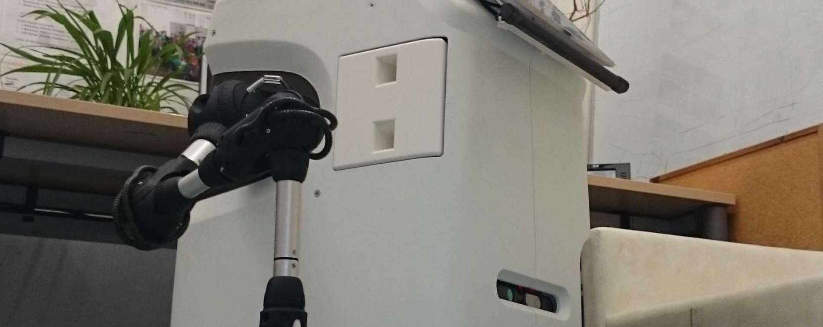 &Ouml;n seg&iacute;tene egy robotnak?