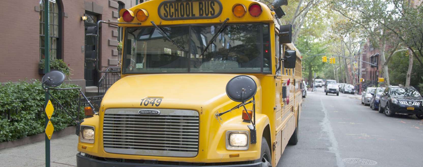 K&uuml;l&ouml;nleges Mars-utaz&aacute;s az iskolabusszal