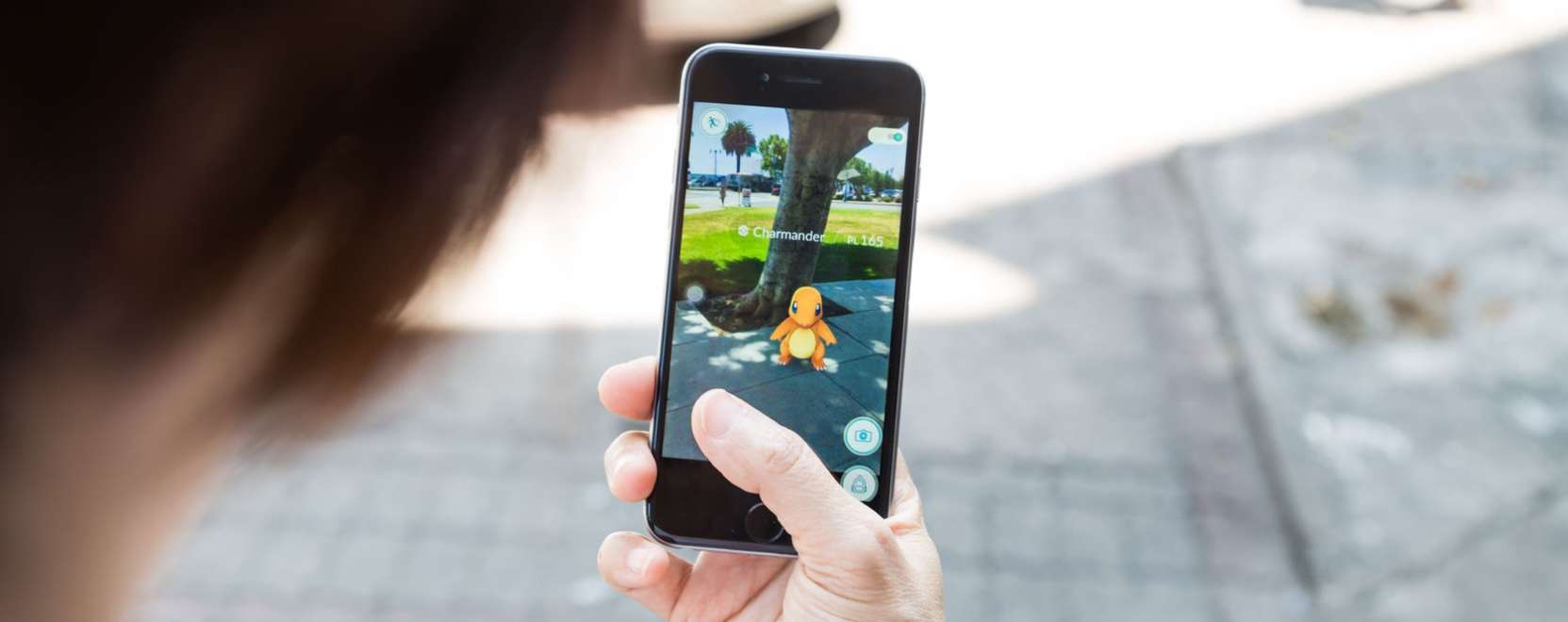 Okoscipő a Pok&eacute;mon-őr&uuml;lethez