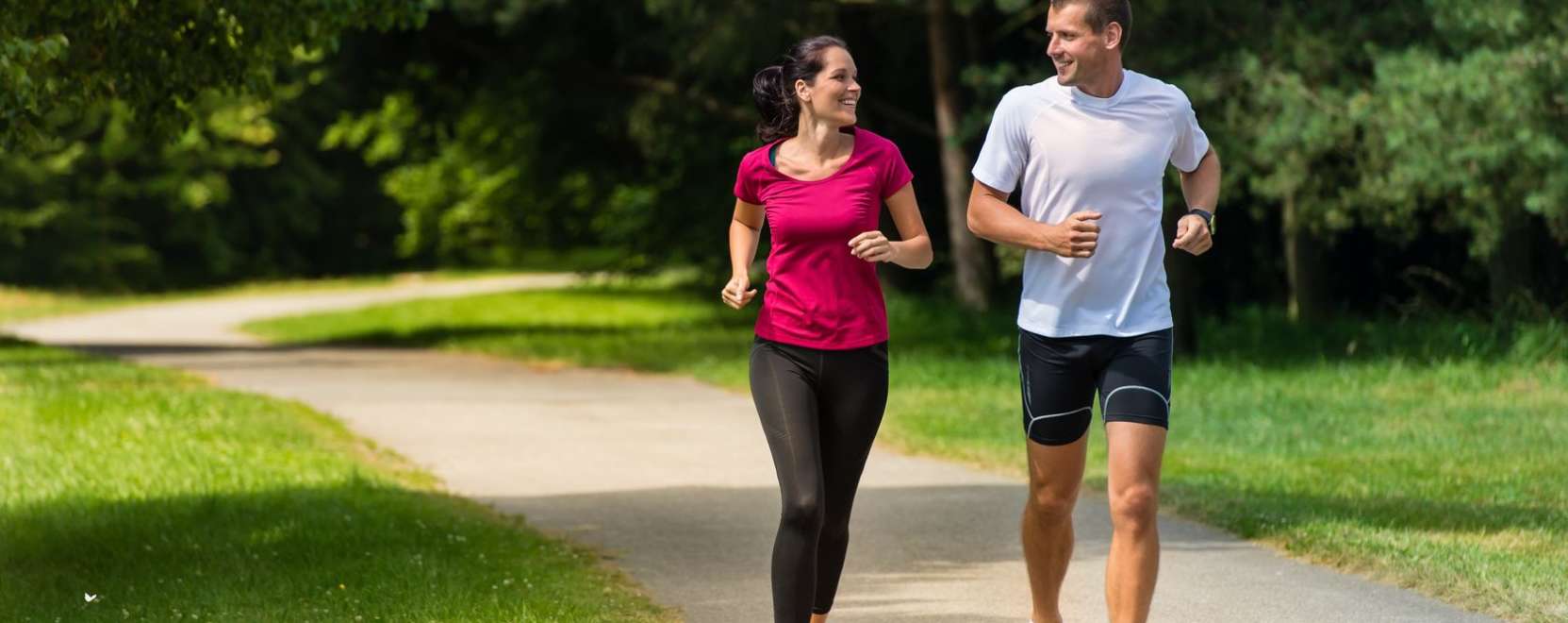 Ez a l&eacute;p&eacute;ssz&aacute;ml&aacute;l&oacute; a helyes testtart&aacute;st is figyeli