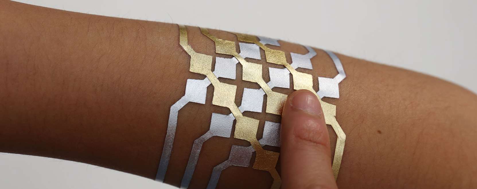 Dekorat&iacute;v &eacute;s okos tetov&aacute;l&aacute;sok