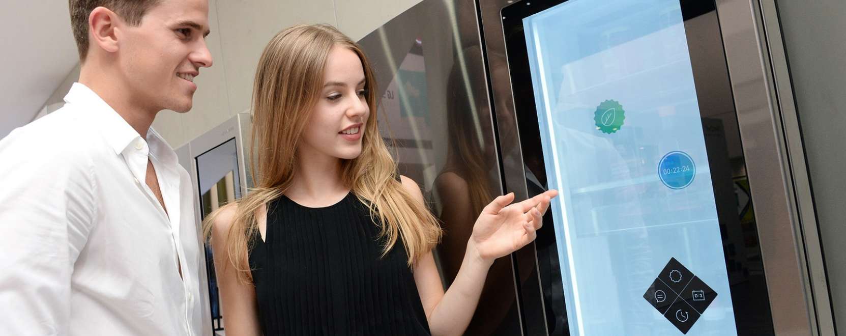 Intelligens h&aacute;ztart&aacute;s: n&eacute;zzen &aacute;t a hűtőajt&oacute;n!