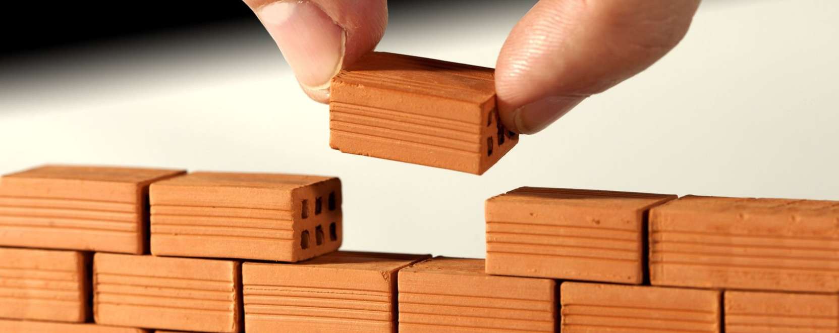 M&aacute;r a kőművesek munk&aacute;j&aacute;t is &aacute;tvehetik a robotok