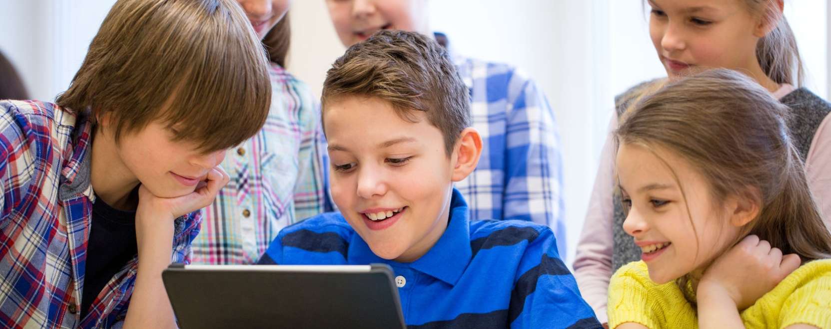 Internetbiztons&aacute;gi k&eacute;pz&eacute;st ind&iacute;t di&aacute;koknak a Vodafone