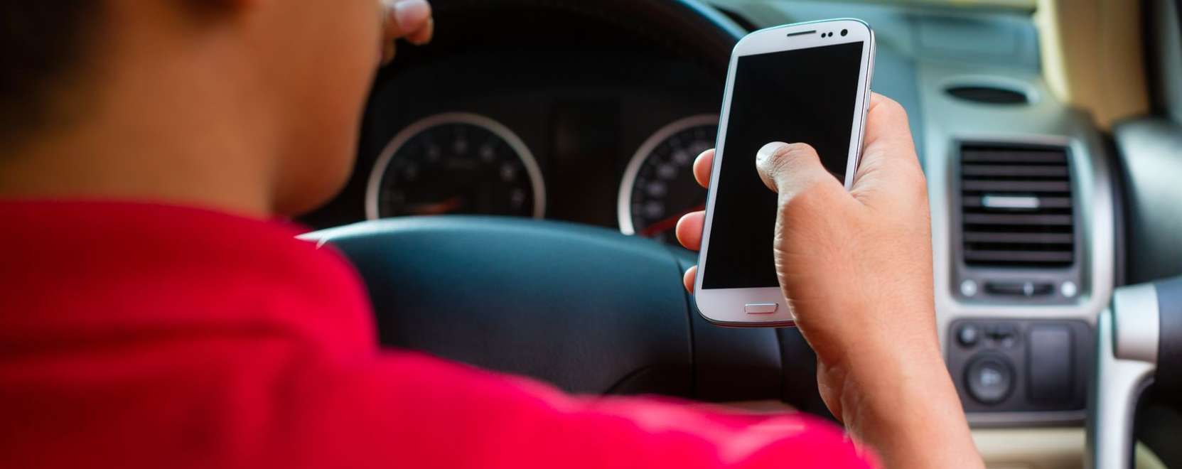 &Iacute;gy seg&iacute;t az aut&oacute;soknak a Google