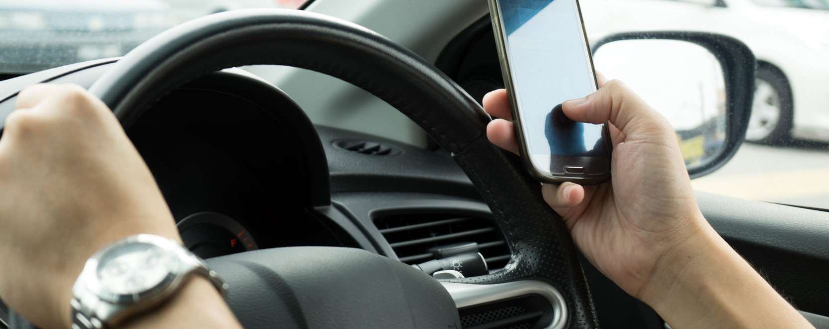 Okoskihangos&iacute;t&aacute;ssal el&eacute;g, ha csak az &uacute;tra figyel