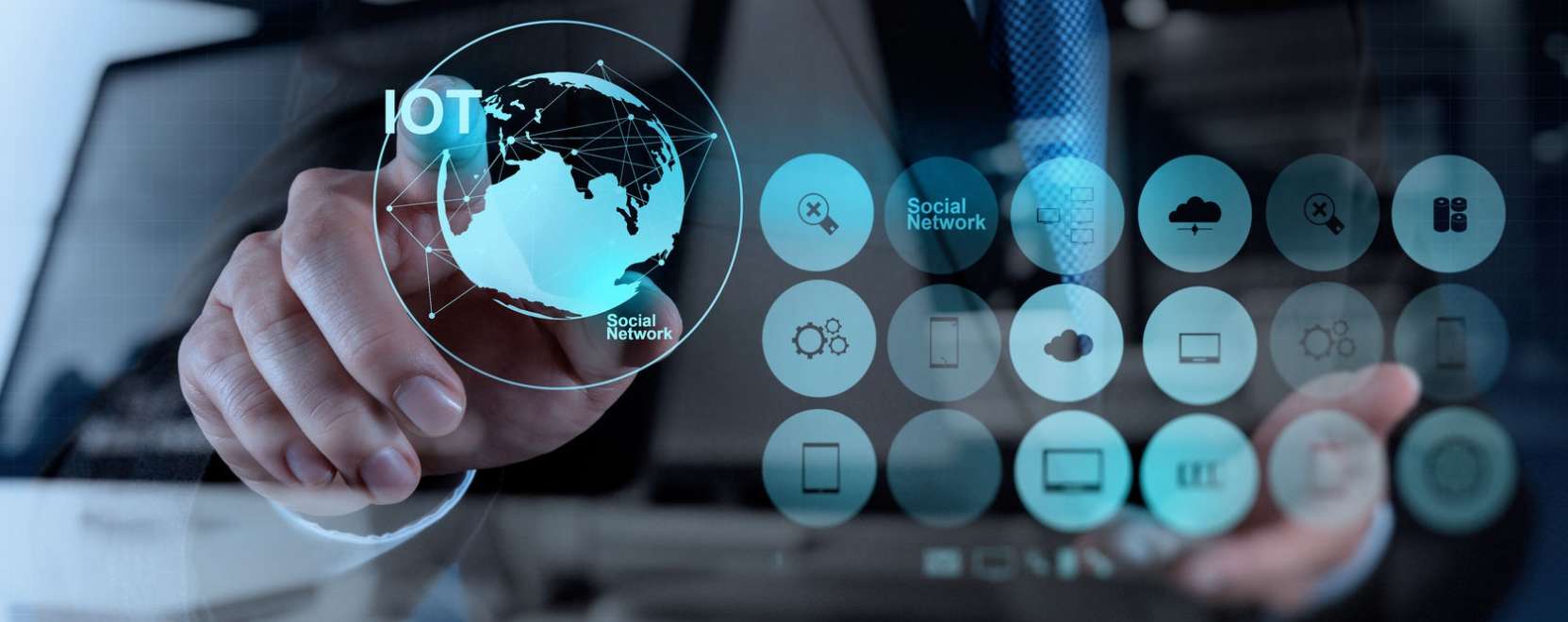 2025-re 100 milli&aacute;rd IoT-kapcsolatot kell v&eacute;deni a hackerektől