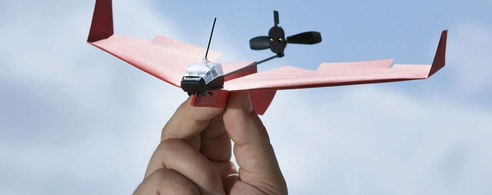 A j&ouml;vő j&aacute;t&eacute;kai &ndash; &Iacute;me, a t&aacute;vir&aacute;ny&iacute;t&oacute;s pap&iacute;rrep&uuml;lő