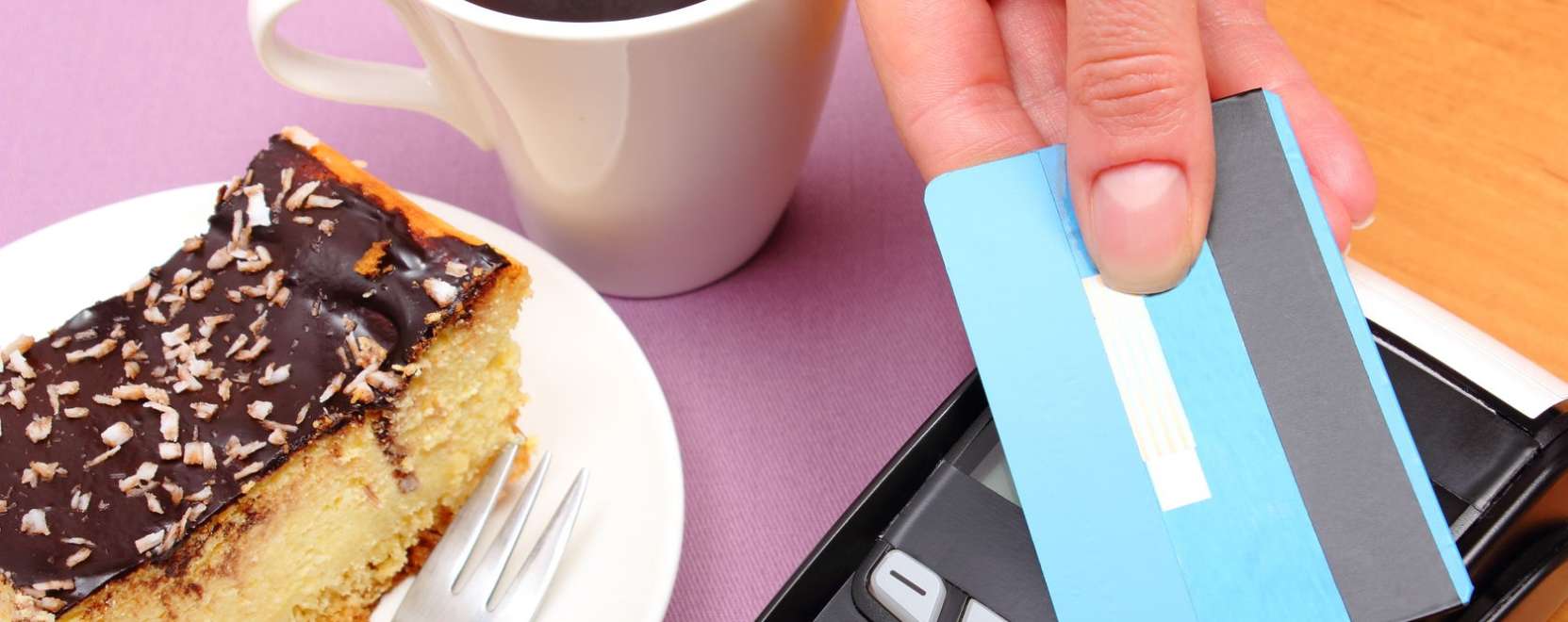 &Ouml;tből egyszer NFC-vel fizetnek a britek