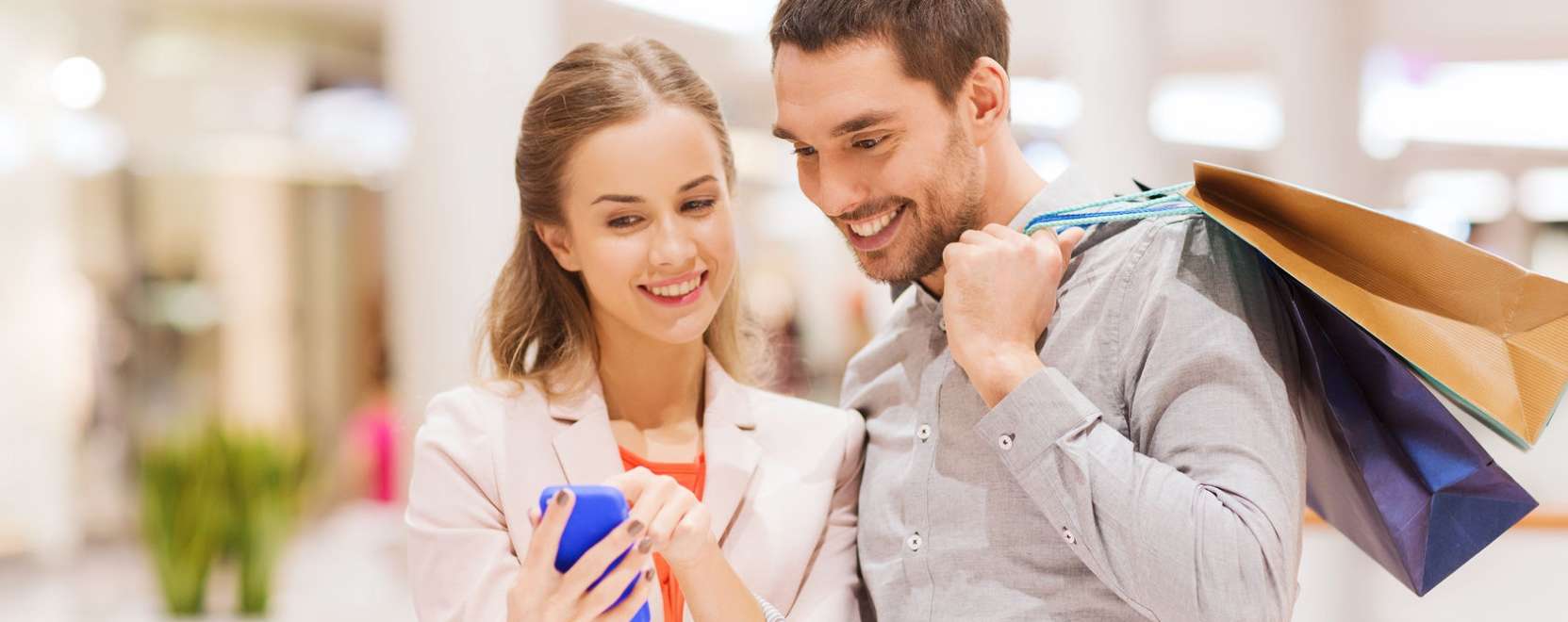 Okosmegold&aacute;sok cs&aacute;b&iacute;tj&aacute;k a boltba a vevőket