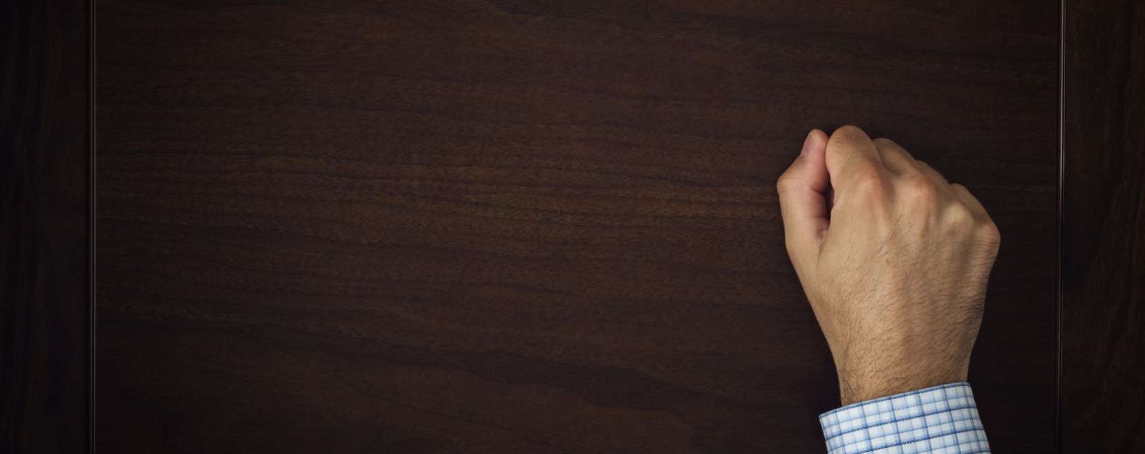 &Iacute;me, a kopogtat&aacute;ssal vez&eacute;relhető okoskapcsol&oacute;