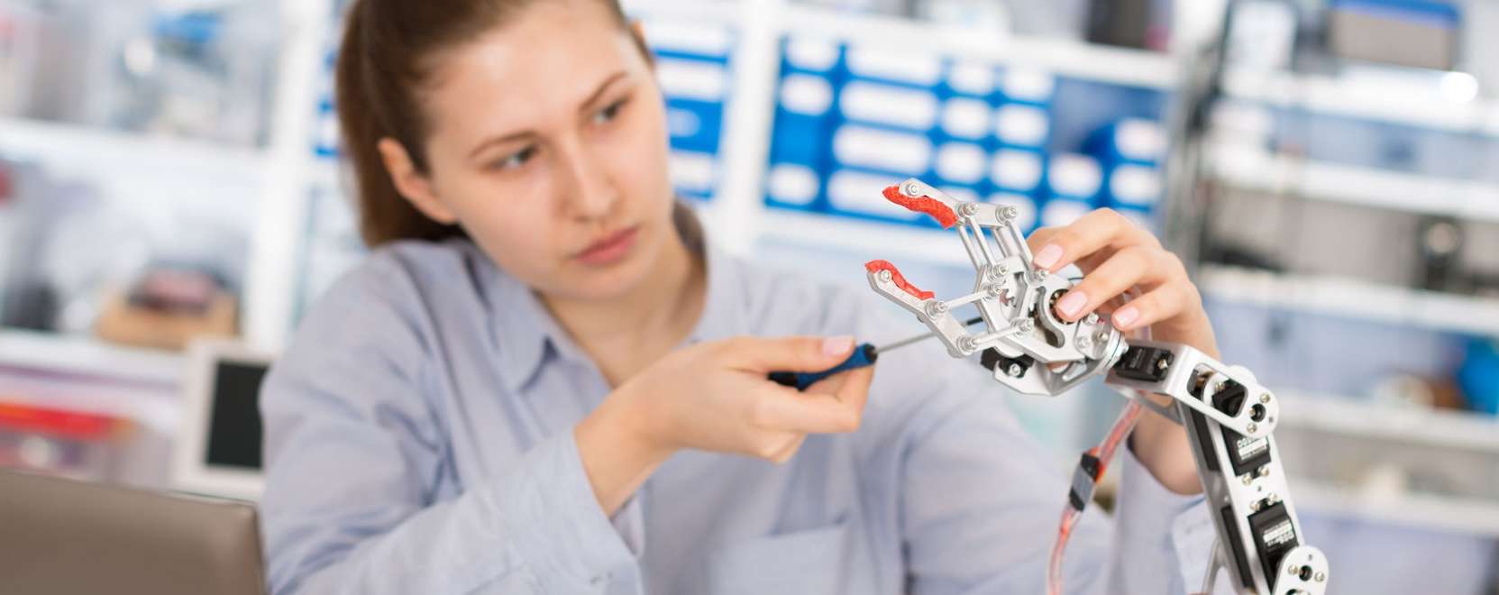 Robotok fut&oacute;szalagon: milyenek lesznek a j&ouml;vő munkahelyei? 