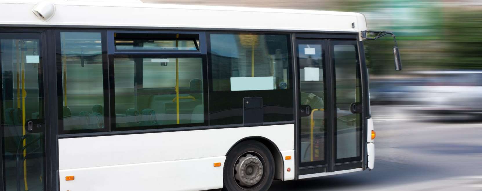 Mi&eacute;rt nincs a buszokon USB-t&ouml;ltő?