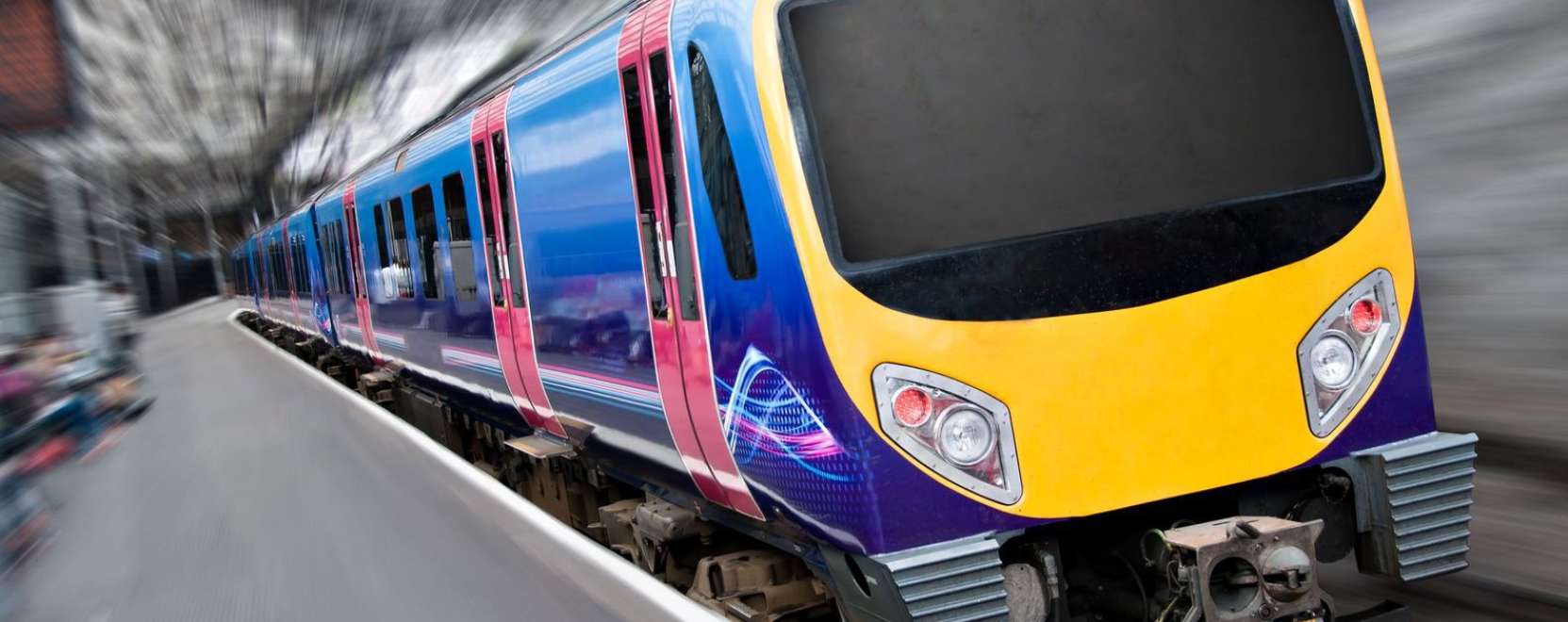 Utaz&aacute;s okosan: jegy n&eacute;lk&uuml;l a vonaton