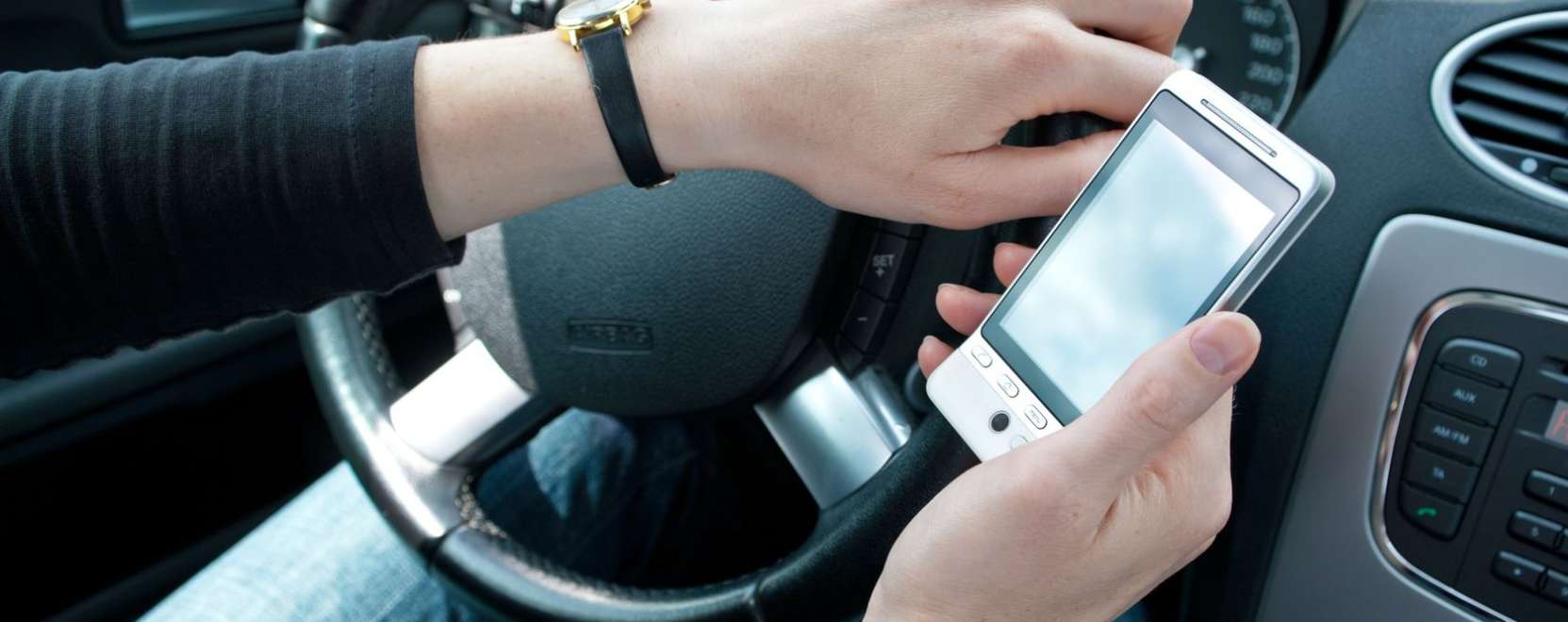 Visszamenőleg is okos&iacute;tja aut&oacute;it a Ford