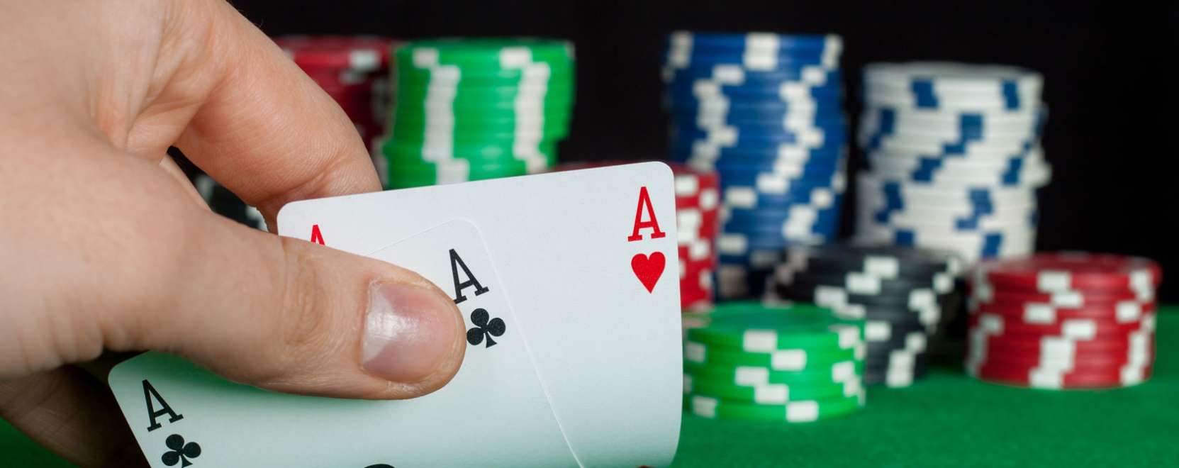 Első alkalommal nyert p&oacute;kerg&eacute;p a profi j&aacute;t&eacute;kosok ellen