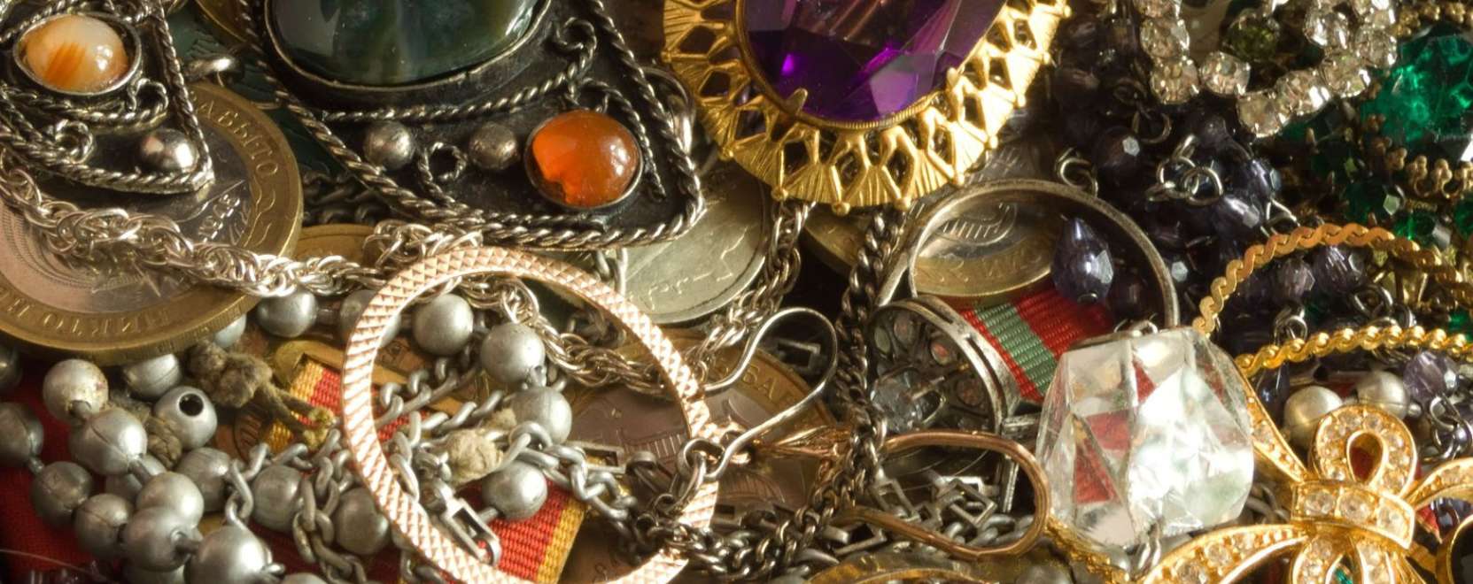 P&eacute;nzt&aacute;rca helyett el&eacute;g az &eacute;kszer