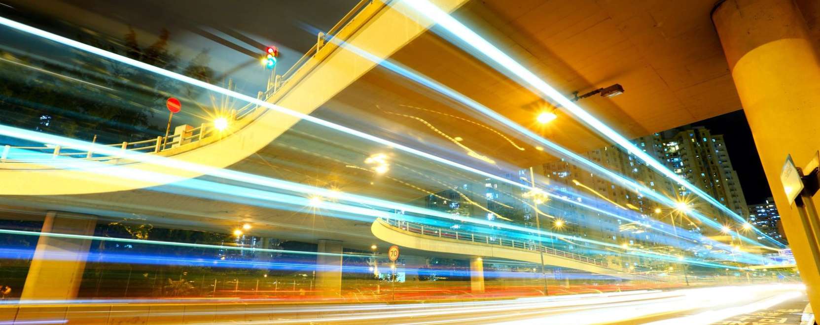 Az &ouml;nvezető aut&oacute;k versenyt&aacute;rsa m&aacute;r ma is az utakat r&oacute;ja 