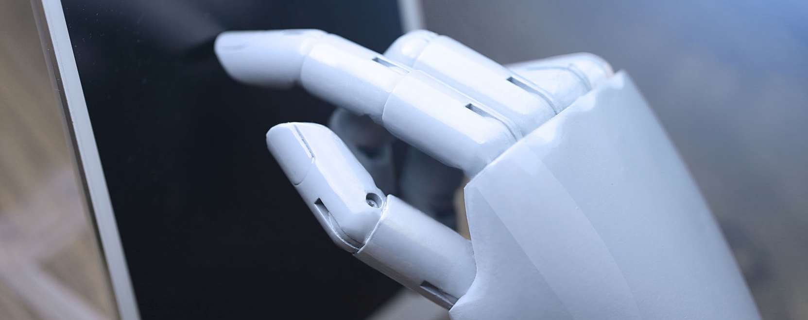 Bluetooth tov&aacute;bb&iacute;tja a gondolatokat a robotkarnak