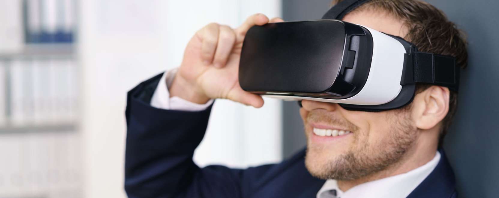 A virtu&aacute;lis val&oacute;s&aacute;g is t&aacute;mogathatja a fejvad&aacute;szokat