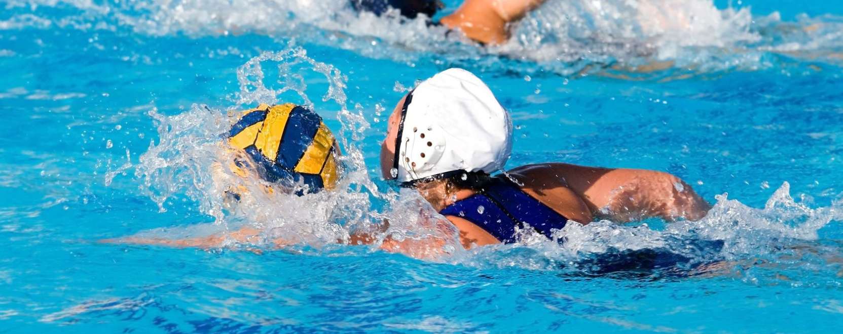 Okosmegold&aacute;sok a v&iacute;zilabd&aacute;ban