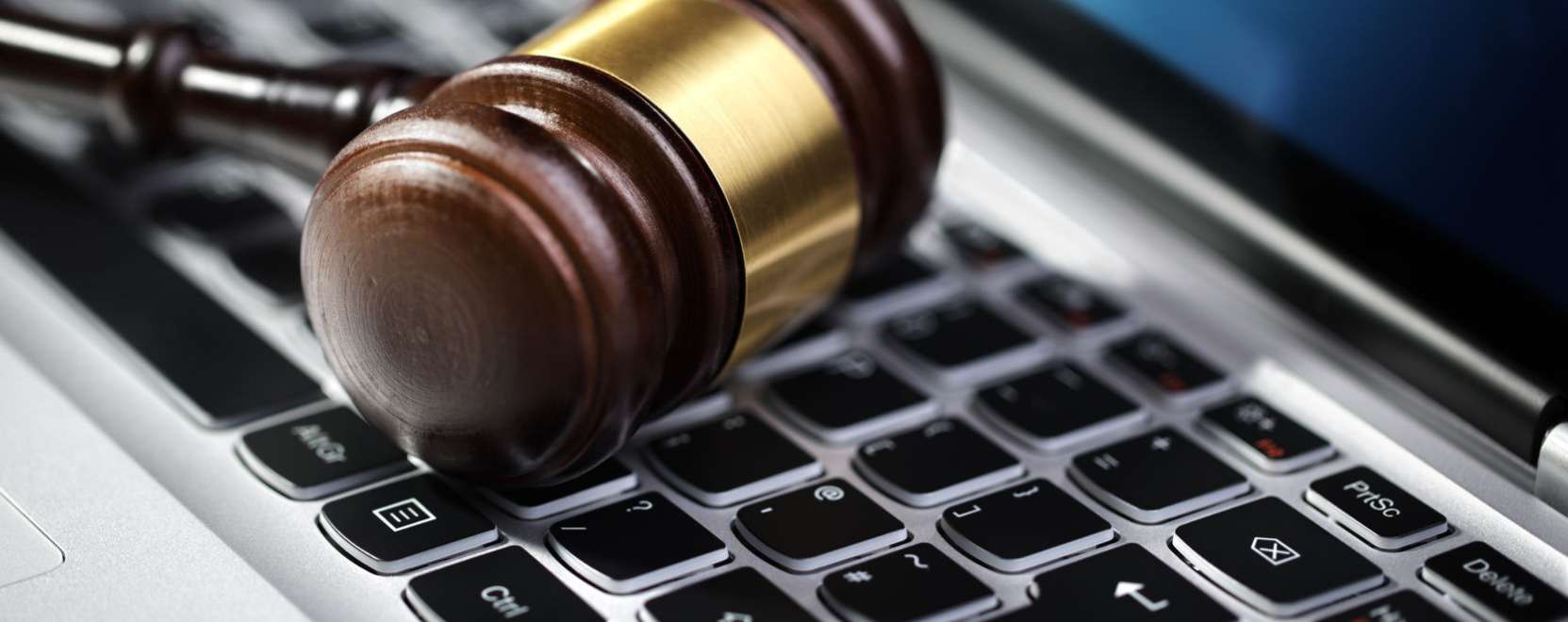 Jogszab&aacute;ly garant&aacute;ln&aacute; az okoseszk&ouml;z&ouml;k biztons&aacute;g&aacute;t