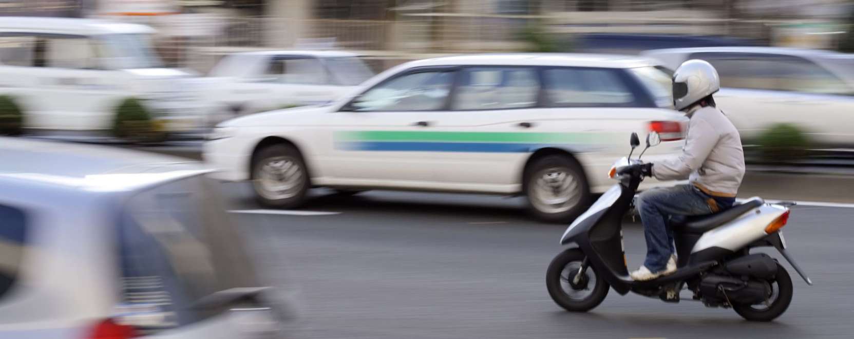 K&ouml;z&ouml;ss&eacute;gi robog&oacute;k lept&eacute;k el Berlint