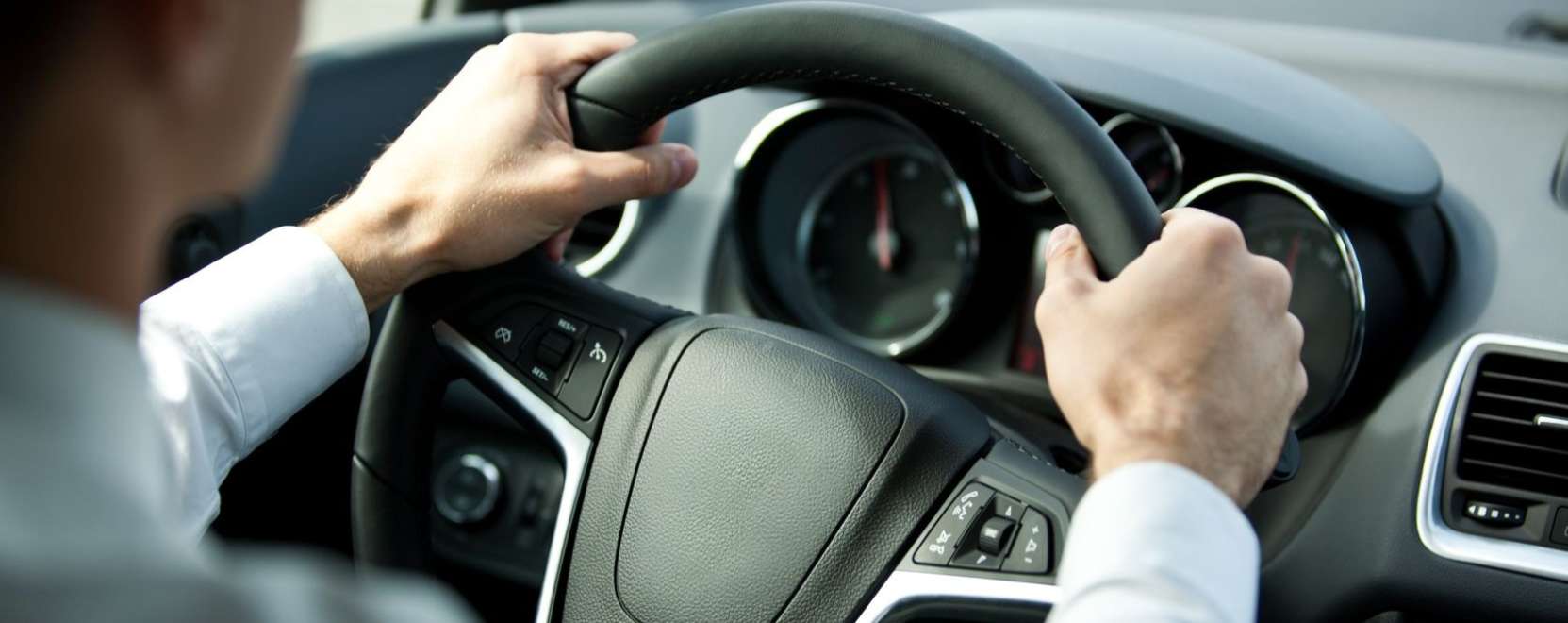 Kivehető korm&aacute;ny lesz a j&ouml;vő aut&oacute;iban?