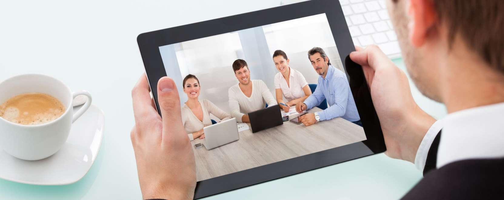 Okosbagoly sz&iacute;nes&iacute;theti a videokonferenci&aacute;kat