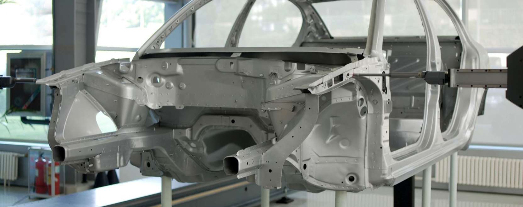 Az e-aut&oacute;k &eacute;s a robotok kock&aacute;zatai a magyar aut&oacute;iparban