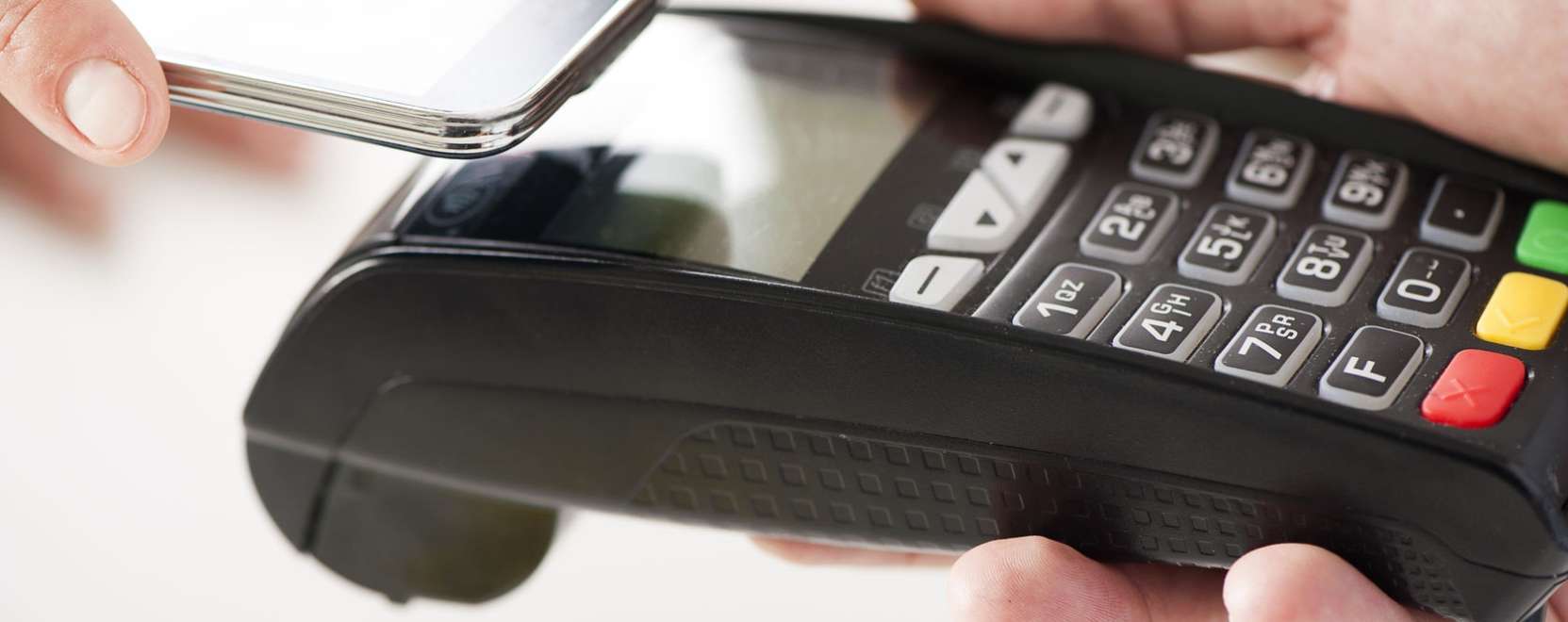 Tov&aacute;bb t&ouml;rtet az Apple Pay